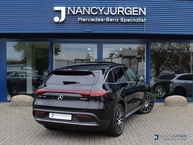 Mercedes-Benz EQC 400 4M | AMG | 80 kWh | Pano | LED | Ambiente | 20'' LM AMG | Parkeer Pakket | Cam...
