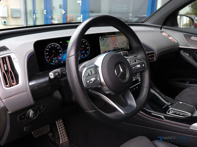 Mercedes-Benz EQC 400 4M | AMG | 80 kWh | Pano | LED | Ambiente | 20'' LM AMG | Parkeer Pakket | Cam...