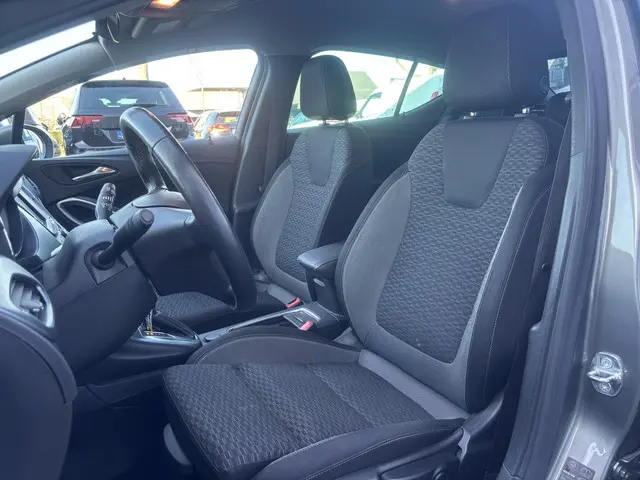 Opel Astra 1.4 146 PK  Blitz Edition Automaat |  Stoel&Stuur verwarming | Parkeercamera |