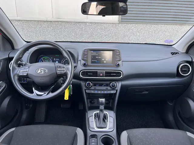 Hyundai Kona 1.6 GDI Hybrid/*Sunset Orange*/Cruise/Carplay/Trekhaak/Autom.