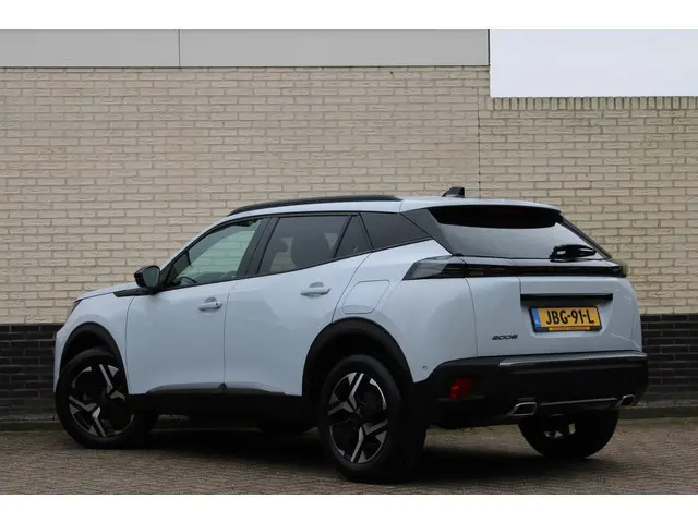 Peugeot 2008 1.2T Allure Pack | Adaptieve cruise | BLIS | Camera | Led