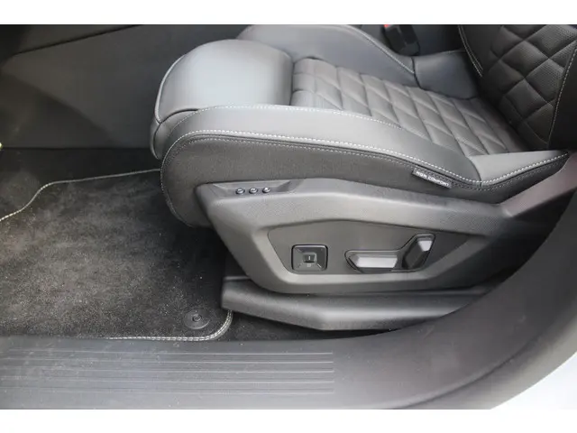 Peugeot e-3008