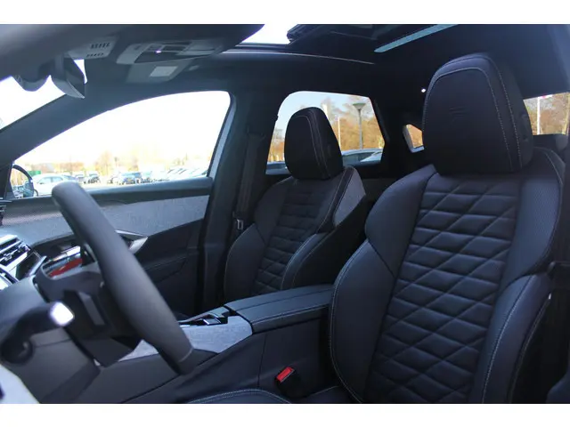 Peugeot e-3008 GT 325PK LAUNCH EDITION DUAL MOTOR 73KWH | PANORAMISCH SCHUIF / KANTELDAK | PREMIUM H...
