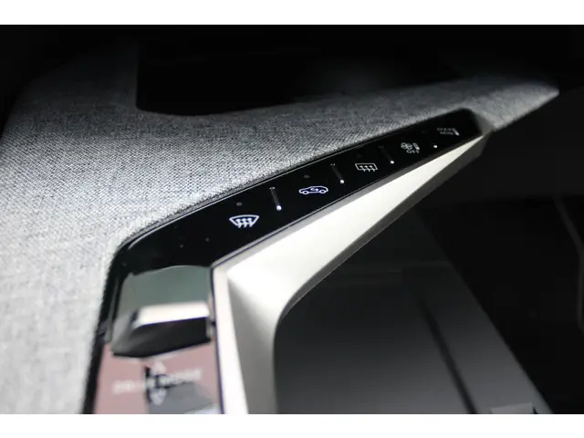 Peugeot e-3008