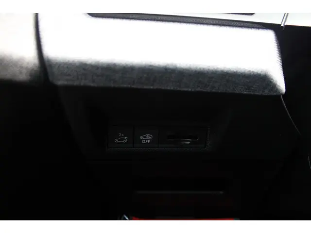 Peugeot e-3008