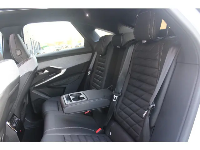 Peugeot e-3008