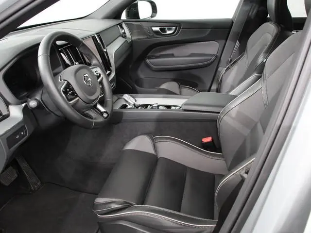 Volvo XC60 2.0 T6 Plug-in hybrid AWD Plus Dark 398pk | DEMO ! | Harman/Kardon Full LED Adaptive Crui...