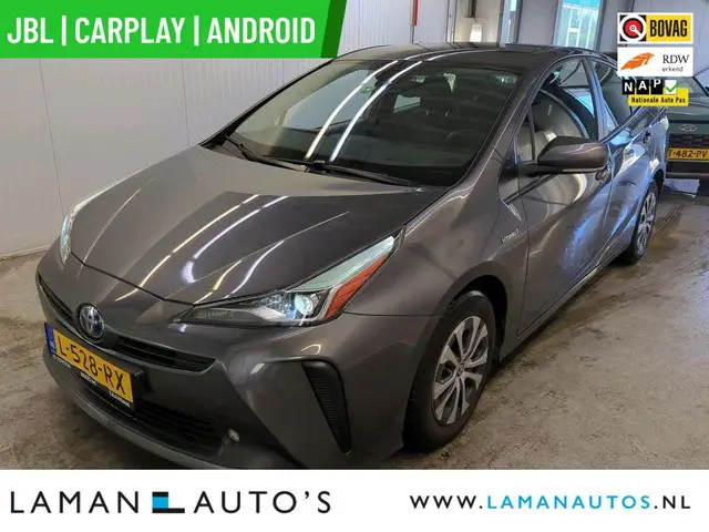 Toyota Prius 1.8 Hybrid 122 pk Dynamic | JBL Multimedia Plus Pack CarPlay HUD ECC Navi LED ACC Camera Metallic | Hybrid Voorschoten