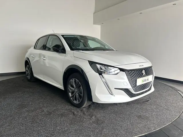 Peugeot e-208 EV Allure Pack 50 kWh | Apple Carplay/Android Auto | Camera | Navigatie | Soh (batteri...