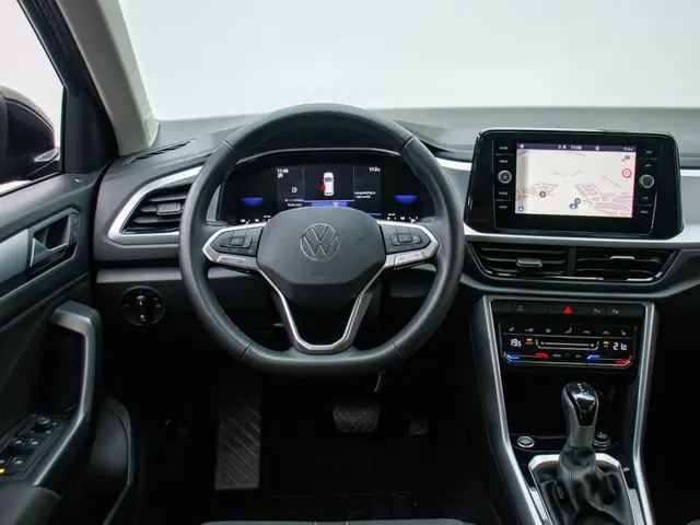 Volkswagen T-Roc 1.5 TSI Life Bns | Navigatie | Achteruitrijcamera |