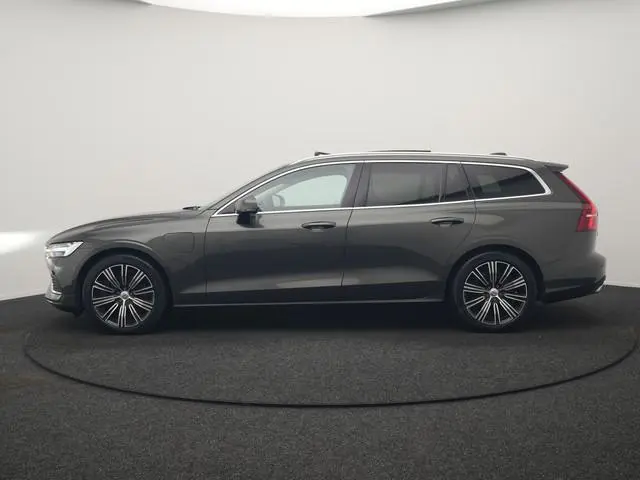 Volvo V60 T6 Recharge AWD Inscription PHEV 340pk | Panodak | Adaptive Cruise | Camera | Stoelen & St...