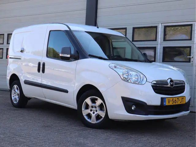 Opel Combo 1.3 CDTi Euro 6 - Airco - Trekhaak - Stoelverwarming