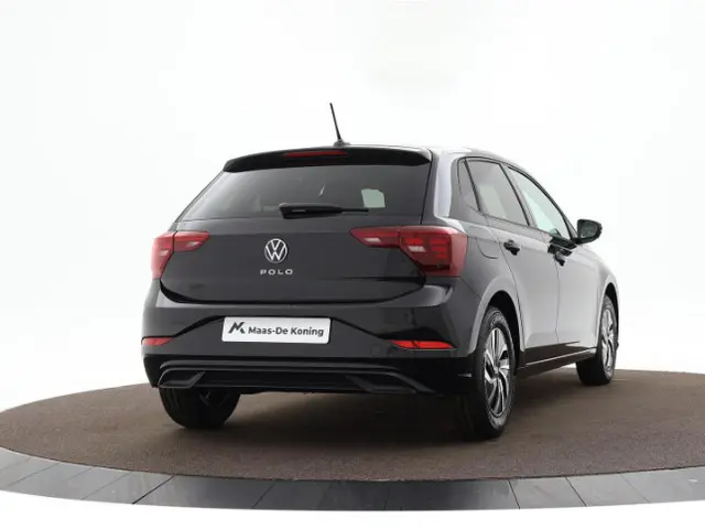 Volkswagen Polo Life Edition 1.0 TSI 95 pK 5 versn. Hand · Achteruitrijcamera · regensensor · Voorra...