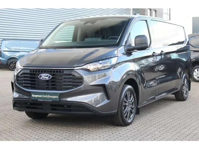 Ford Transit Custom 320 2.0TDCI 170pk L2H1 Trend | 4x4 | AWD | Automaat | L+R Zijdeur | Stoel+Stuurverwarming | Sync 4 13" | Keyless | Camera | Carplay/Android | Lease 771,- p/m