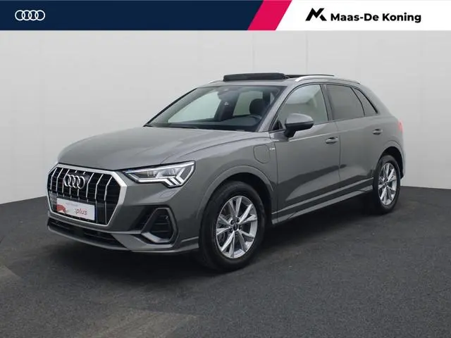 Audi Q3 45 TFSIe 180kW/245PK S Line · Panoramadak · Apple/Android Car Play · Camera + Parkeersensore...