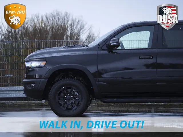 Dodge RAM | 1500 | Rebel | Premium | 4x4 | Crew Cab | 3.0L Twin-turbo I6 | SST | 14,4 inch Touchscreen | 10,2 inch Passenger Screen | Panoramadak Getoonde accessoires zijn verkrijgbaar tegen meerprijs