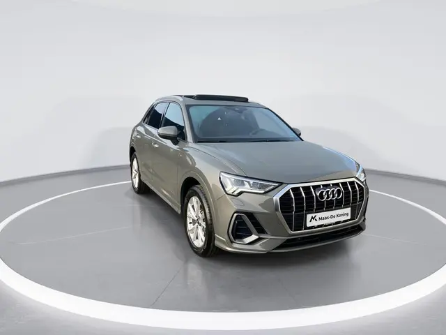Audi Q3 45 TFSIe 180kW/245PK S Line · Panoramadak · Camera · Apple/Android Car Play · Drive select ·...