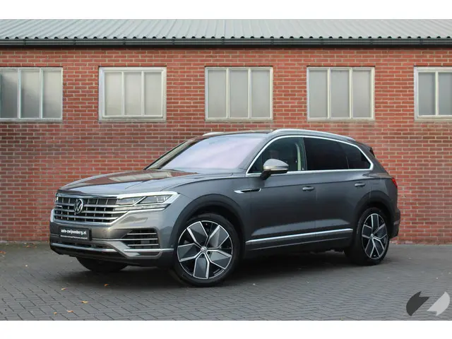 Volkswagen Touareg 3.0 TSi eHybrid 4MOTION | Pano | Trekhaak | Memory |