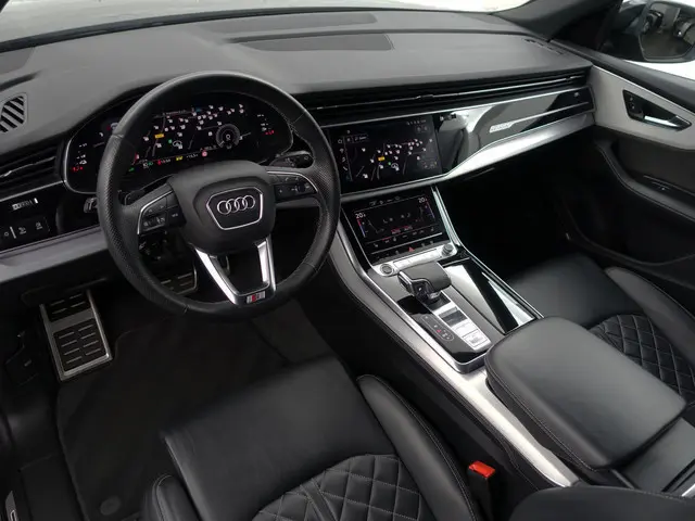 Audi Q8 55 TFSI e Quattro S Competition Aut- Panoramadak, Design Leder, Bang Olufsen, Head Up, Sfeer...