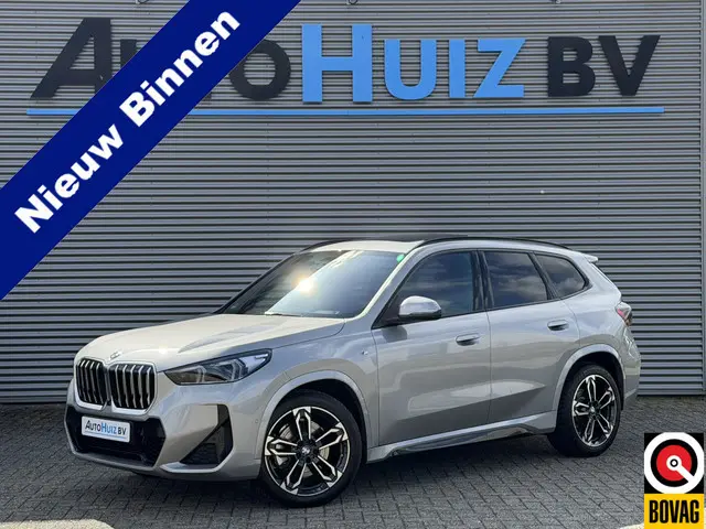 BMW X1 sDrive20i M Sport Panoramadak Stuurwielverwarming Massage 19 Inch Keyless Entry ACC Harman-Ka...