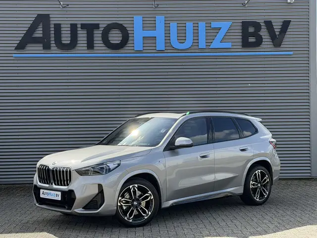 BMW X1 sDrive20i M Sport Panoramadak Stuurwielverwarming Massage 19 Inch Keyless Entry ACC Harman-Ka...