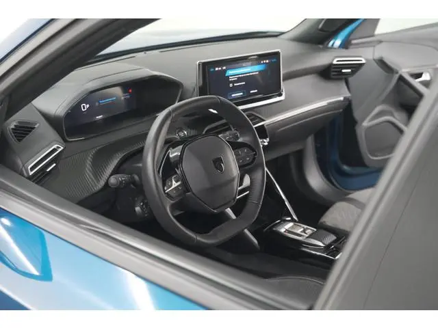 Peugeot e-2008 EV Allure 54 kWh | 11 KW Lader | Apple Carplay | Parkeersensoren