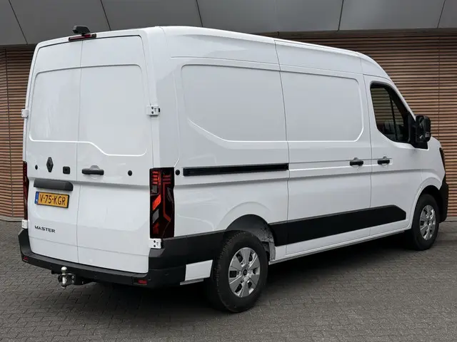 Renault Master T35 2.0 dCi 170 L2H2 Extra 2x Schuifdeur / Navi / Clima / Camera