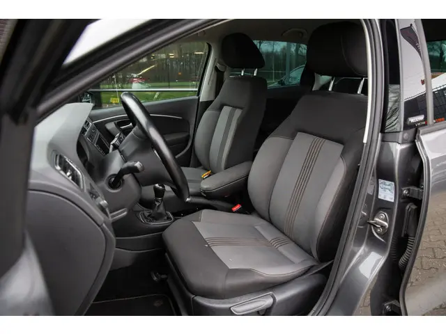 Volkswagen Polo 1.2 TSI Comfortline Business , Virtual Cockpit, PDC, Stoelverwarming, 