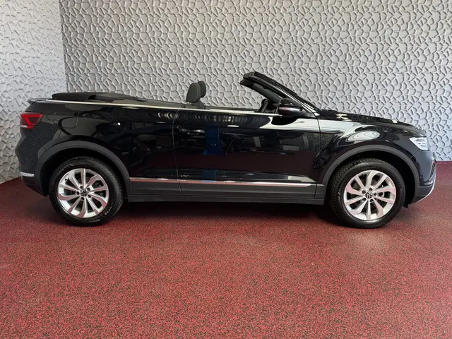 Volkswagen T-Roc Cabrio TSI VIR.COCKPIT CARPLAY NAVI IQ.LED STOEL/STUUR.VERW DAB ADAP.CRUISE 05/2024...