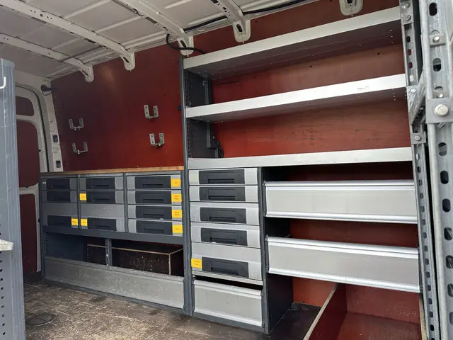 Volkswagen Crafter 2.0 TDI 141 PK HIGHLINE ++ / L3H3 / 1e EIG. / BOTT INRICHTING / 3 TONS TREKHAAK /...