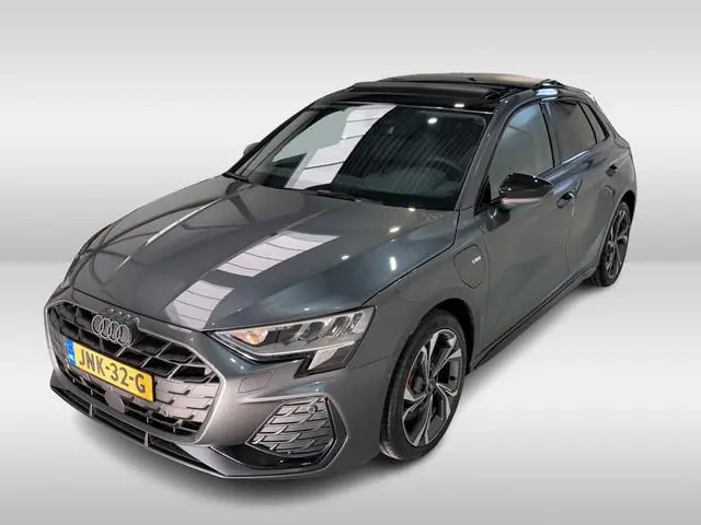 Audi A3 Sportback 45 TFSI e 272pk S edition | Pano dak | Zwart optiek | ACC