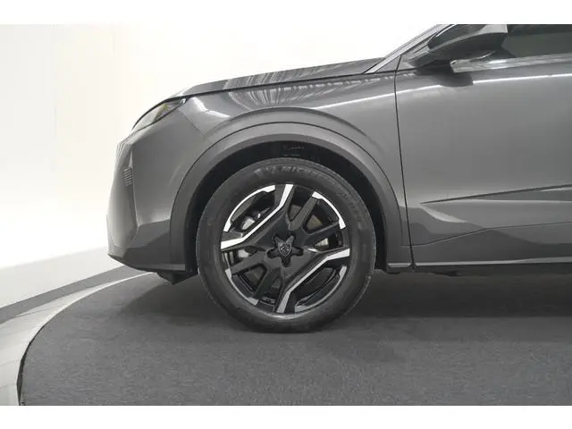 Peugeot e-3008