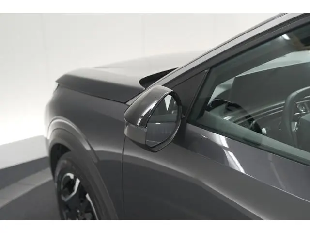 Peugeot e-3008
