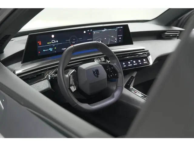 Peugeot e-3008 Allure 73 kWh | 11 KW Lader | Camera | Panoramic Navigation pack