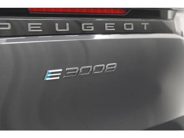 Peugeot e-3008