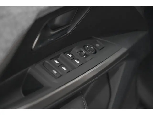 Peugeot e-3008