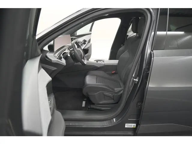 Peugeot e-3008