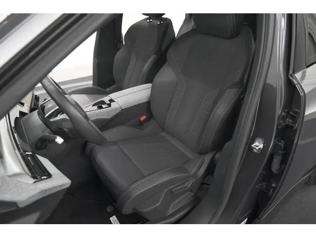 Peugeot e-3008
