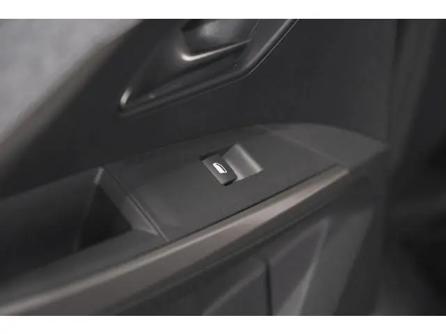 Peugeot e-3008