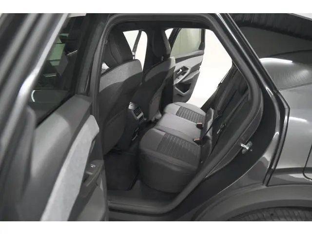 Peugeot e-3008