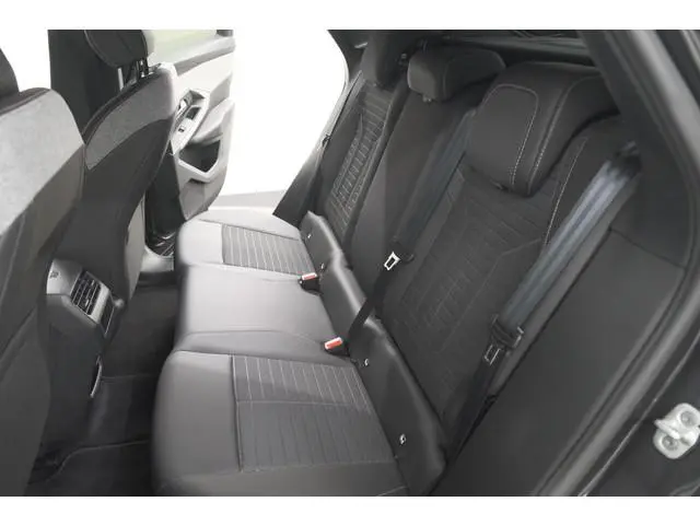 Peugeot e-3008