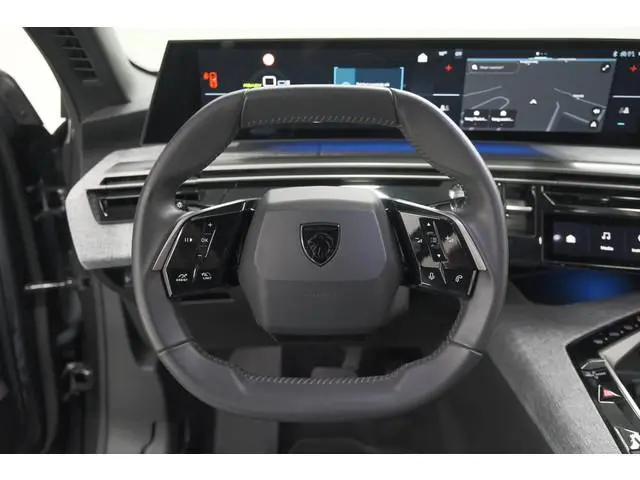 Peugeot e-3008