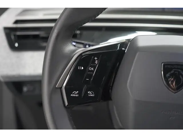 Peugeot e-3008