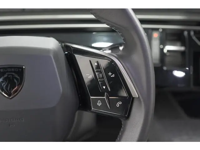 Peugeot e-3008