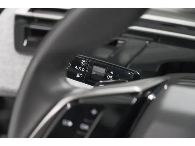Peugeot e-3008