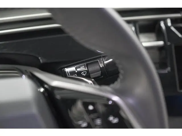 Peugeot e-3008