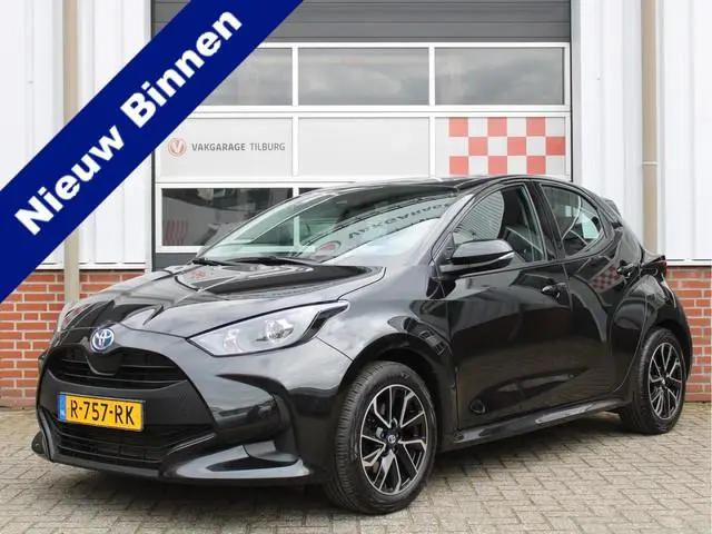 Toyota Yaris 1.5 Hybrid Active Automaat /NAVI/16'LM/Camera/ACC/Climate control/Apple carplay/DAB+/CV...