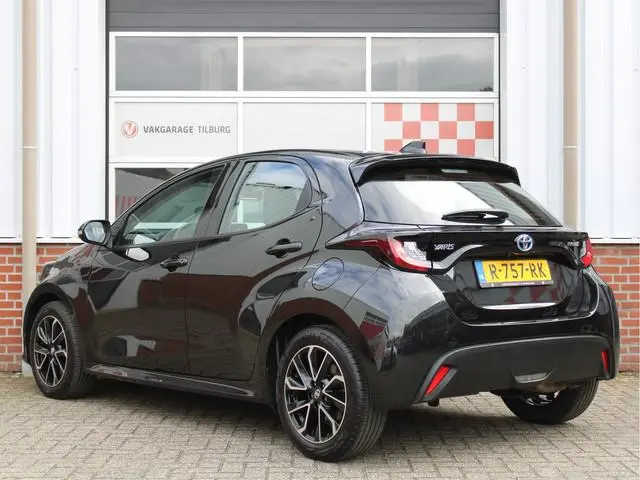 Toyota Yaris 1.5 Hybrid Active Automaat /NAVI/16'LM/Camera/ACC/Climate control/Apple carplay/DAB+/CV...