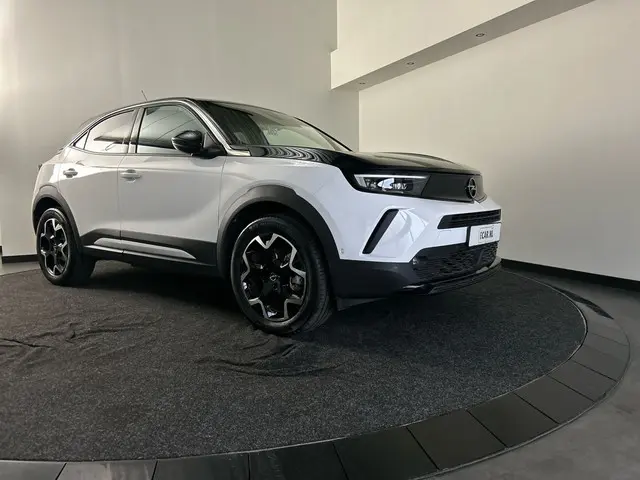 Opel Mokka Electric Ultimate 50 kWh Topstaat zeer sportieve Mokka! |   Multimedia | Navi Pro | Zwart dak en motorkap!