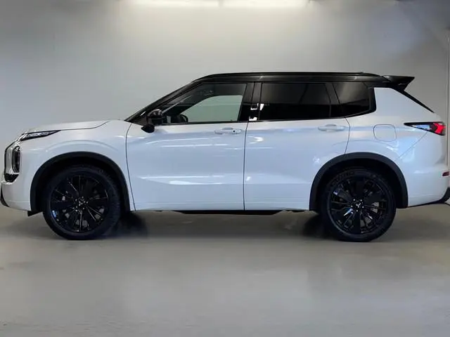 Mitsubishi Outlander 2.4 PHEV Instyle+ Black Edition | Actieprijs | Uniek in NL | 20 Inch | Full Opt...